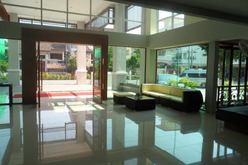 a lobby with a couch in a building at Pangviman Place Resotel SHA Plus in Chiang Mai
