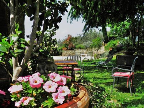
Giardino di Badia a Passignano Apartment Sleeps 3 Air Con
