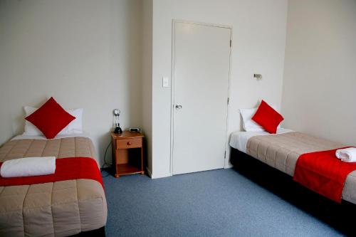 Katil atau katil-katil dalam bilik di Touchwood Motor Lodge