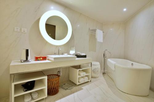 Et badeværelse på Metropolo Classiq Dahua Hotel Shanghai Jing'an
