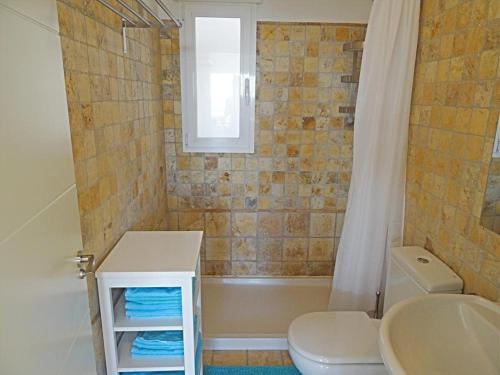 アルテアにあるCasa Casaertのバスルーム(トイレ、洗面台、シャワー付)