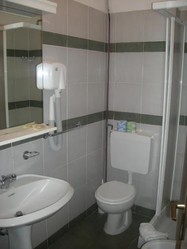 a bathroom with a white toilet and a sink at Il Lido in Giannella