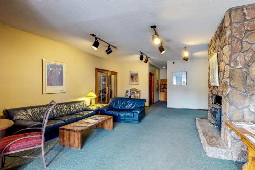 Gold Creek Condo 204 – Photos 3