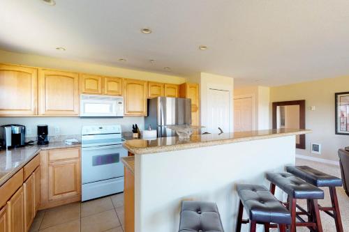 A kitchen or kitchenette at Westhaven Park View
