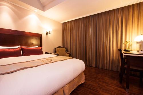 Ένα ή περισσότερα κρεβάτια σε δωμάτιο στο Hualien Charming City Hotel