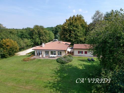 uma vista aérea de uma casa com um quintal em Ca' Viridi em Montebelluna