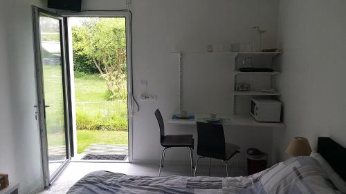 Postel nebo postele na pokoji v ubytování Chambre spacieuse, moderne et très confortable à Perros-Guirec