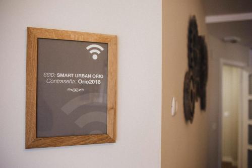 a picture hanging on a wall in a room at Smart Urban Orio in Orio