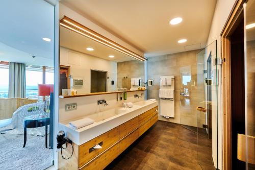 Kuchyň nebo kuchyňský kout v ubytování Der Birkenhof Spa & Genuss Resort