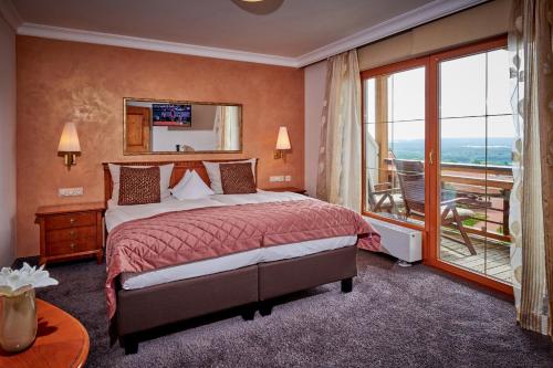 Postel nebo postele na pokoji v ubytování Der Birkenhof Spa & Genuss Resort