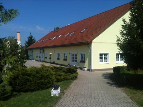 Hotel-Pension Am Mühlberg builder 1