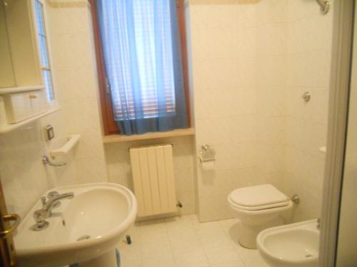 Kylpyhuone majoituspaikassa Hotel Cascia Ristorante