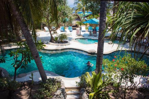 O vedere a piscinei de la sau din apropiere de Sunrise Resort