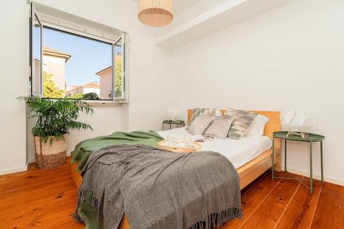 Cama o camas de una habitación en Charming Design for a Colourful Home