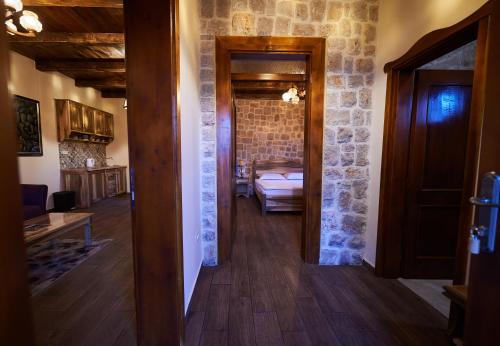 Et badeværelse på Eco Resort Cermeniza