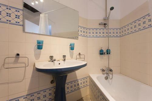 River View Apartment in Castelo Historic Lisbon One Bedroom