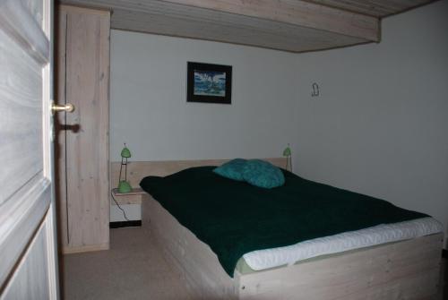 Llit o llits en una habitació de Neffies Languedoc Frankrig