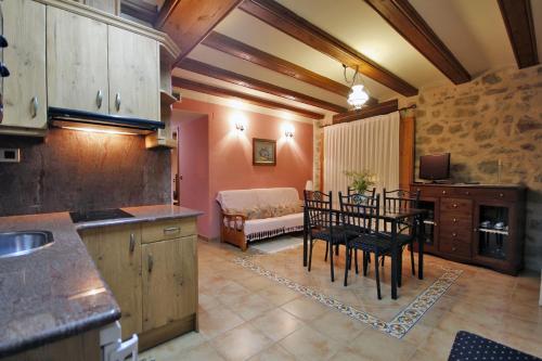 Kuchyň nebo kuchyňský kout v ubytování Apartamentos Santa Agueda