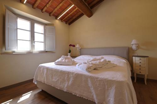 Katil atau katil-katil dalam bilik di Mulino della Solaia - Arceno Rentals Club