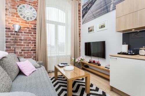 Una televisión o centro de entretenimiento en Angleterre Apartments