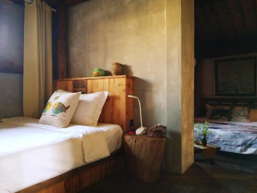 WuYuan QiYe YanXiang Guesthouseにあるベッド