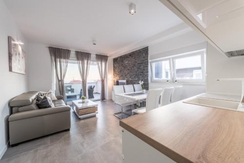 Villa Magnifica apartments with pool