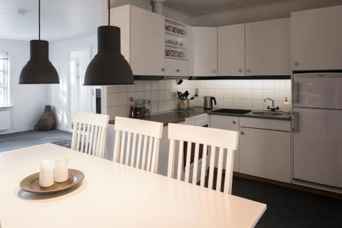 Una cocina o cocineta en Troldegaarden Guesthouse