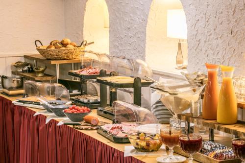 Comida en o cerca de este hotel