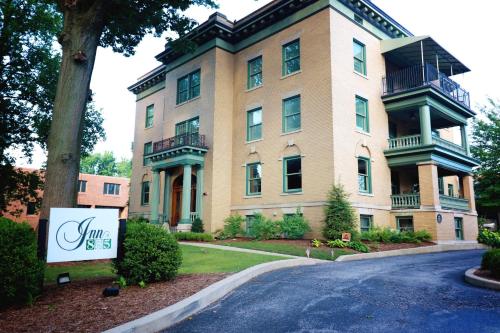a large building with a sign in front of it at Inn at 835 Boutique Hotel in Springfield