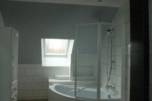 Ett badrum på La maison de Maxou