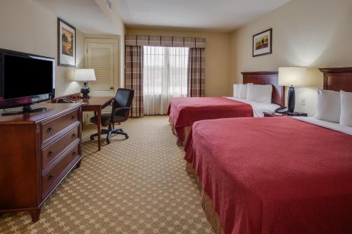 Ένα ή περισσότερα κρεβάτια σε δωμάτιο στο Country Inn & Suites by Radisson, Crestview, FL