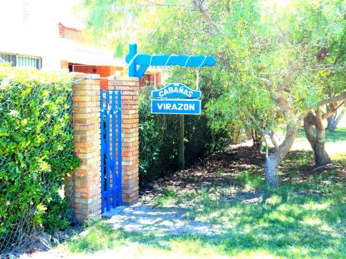 a sign that says watson in front of a house at Cabañas Virazon Aguas Dulces in Aguas Dulces