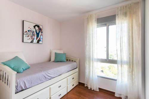 a bedroom with a bed and a window at PLAYA MUCHAVISTA SAN JUAN BENAVENTE in El Campello