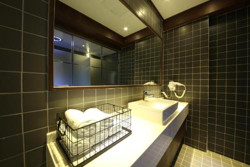 Brooks Hotel Tongyeong tesisinde bir banyo