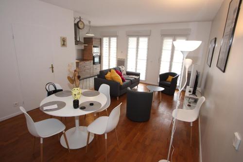 App 3 pièces hyper proche Disney, refait à neuf