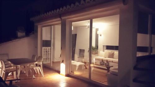 Χώρος καθιστικού στο "El Cielo"