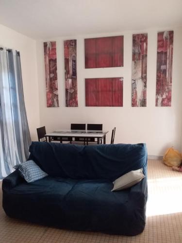 Ruang duduk di LOGEMENT DE 2 SYMPATIQUES PIECES