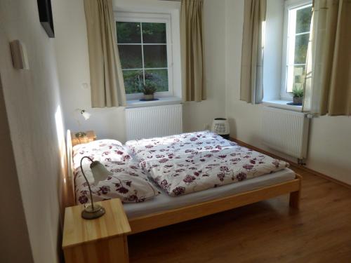 Ένα ή περισσότερα κρεβάτια σε δωμάτιο στο Apartmán u Javoru