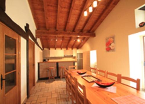 a kitchen with a table and chairs in a room at Casa rural Lakoizketa in Legasa