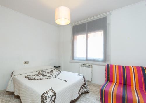 เตียงในห้องที่ Apartment Rambla Tarragona Free parking