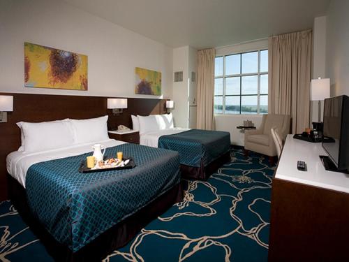 מיטה או מיטות בחדר ב-Bally's Evansville Casino & Hotel