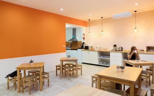 Kuchyň nebo kuchyňský kout v ubytování Best Guest Porto Hostel