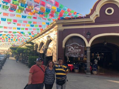 a group of three people standing in front of a store at Eclipse in Guadalajara