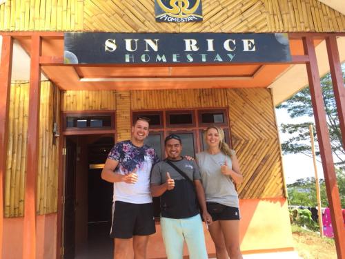 Επισκέπτες που μένουν στο Sun Rice Homestay