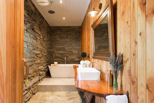 Ванная комната в Creagh Cottage and Homestead