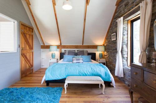 Creagh Cottage and Homestead tesisinde bir odada yatak veya yataklar