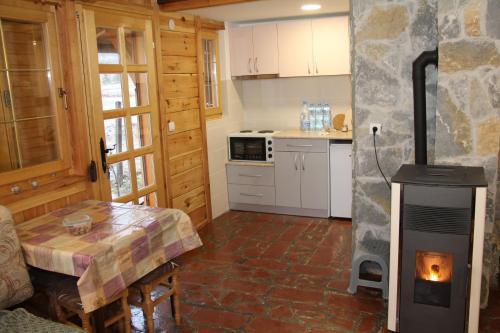 a kitchen with a stove and a table in it at Vila Zlatibor Tornik in Zlatibor