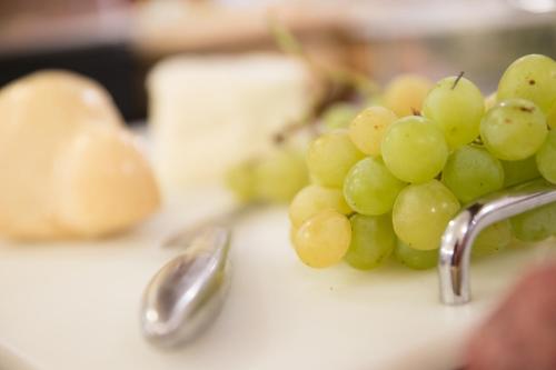 a bunch of green grapes sitting on a sink at Corallo Wellness Hotel in Diano Marina