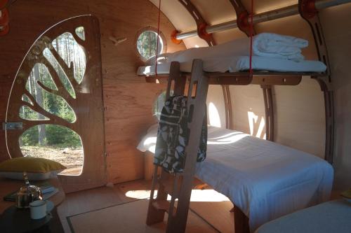 a bedroom with two bunk beds and a window at Näsets Marcusgård in Furudal