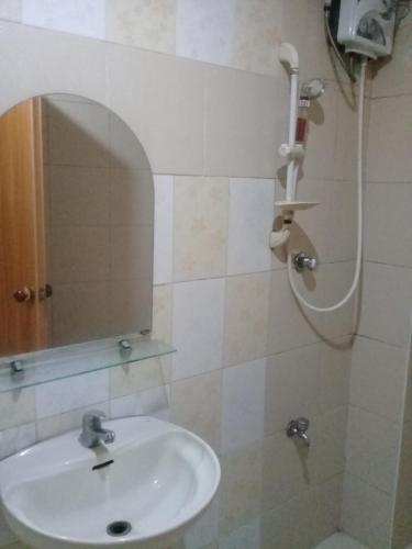 a bathroom with a sink and a shower with a mirror at ASHBURN'S TRANSIENT BAGUIO - 3rd to 5th floor BASIC SLEEP and GO Accommodation, WITH PARKING, NO ELEVATOR in Baguio